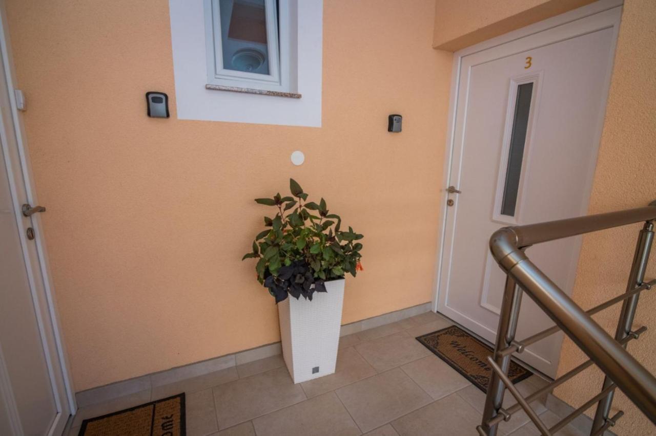Apartment Pikulo Novalja Exterior foto